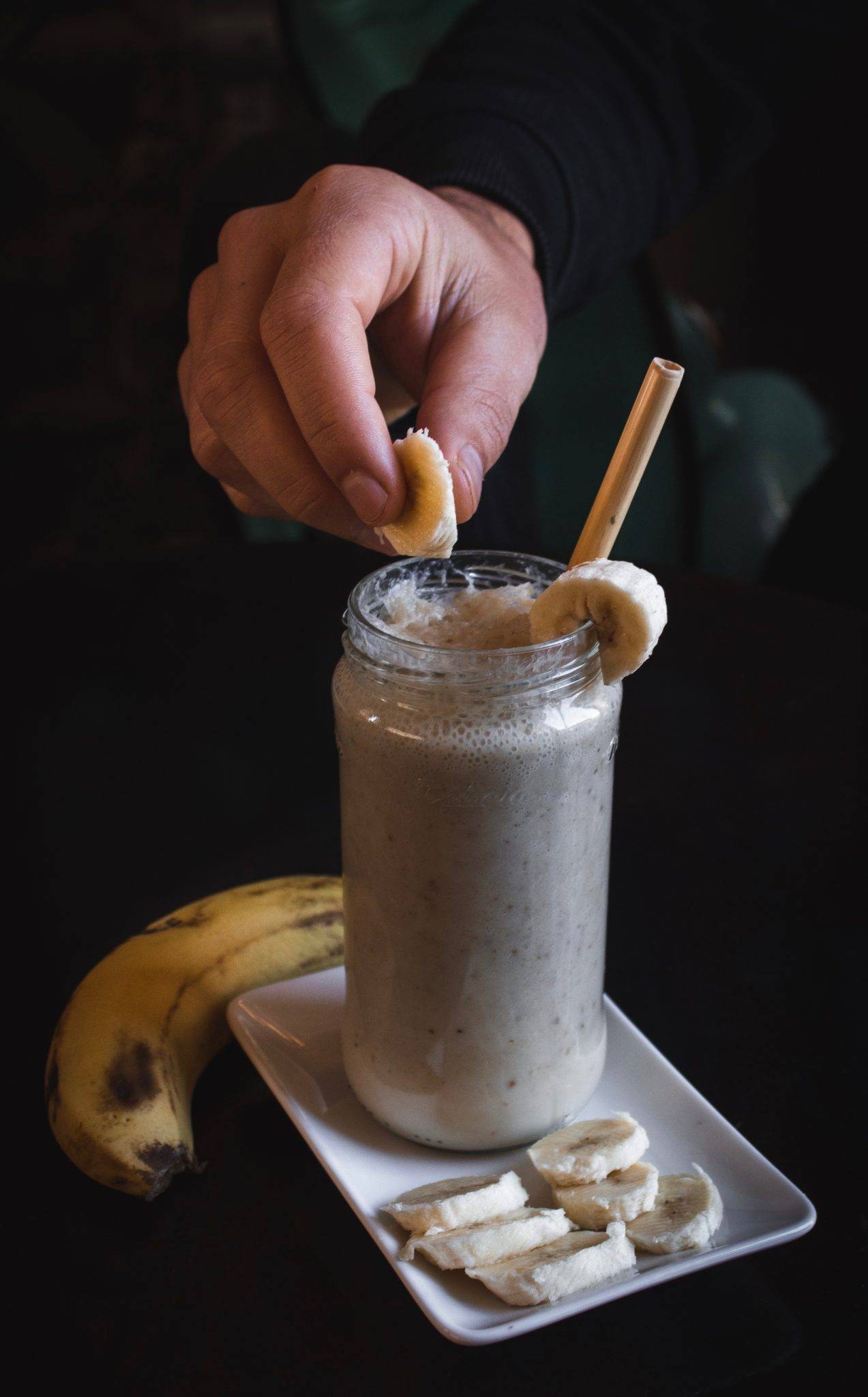 Batido de chocolate negro, plátano y avellanas